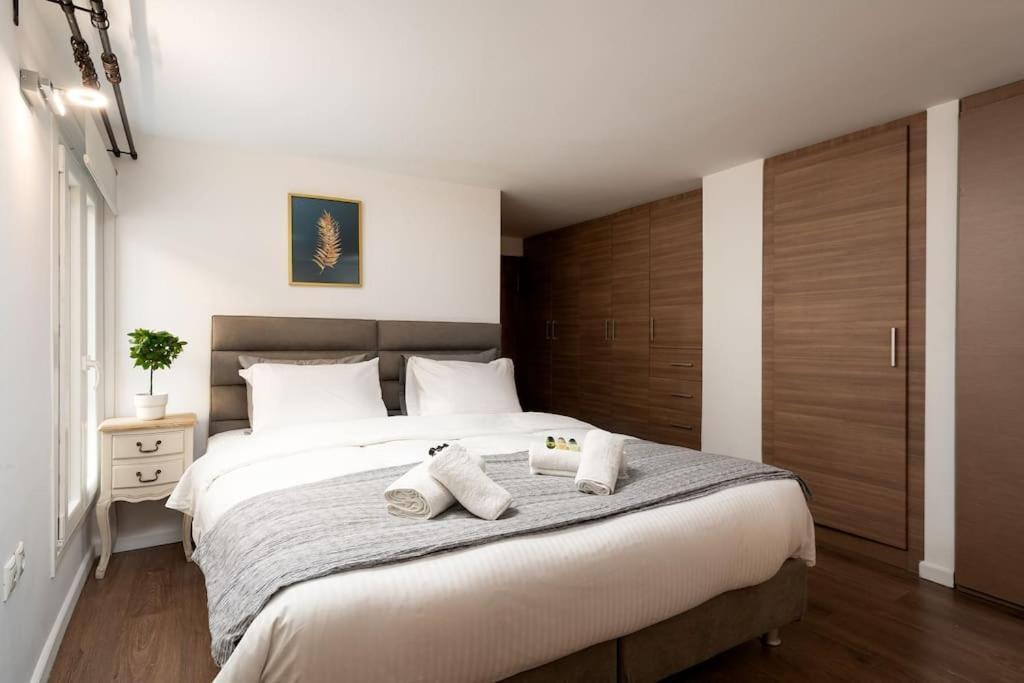 Modern Two Level Apartment In The Heart Of 아테네 외부 사진