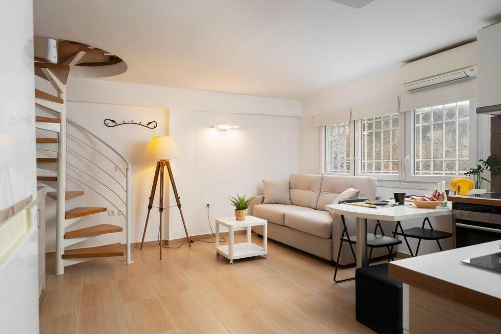 Modern Two Level Apartment In The Heart Of 아테네 외부 사진