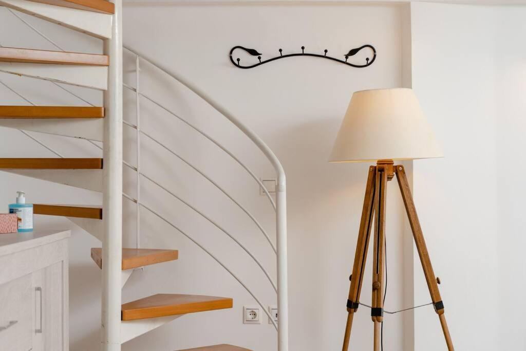 Modern Two Level Apartment In The Heart Of 아테네 외부 사진