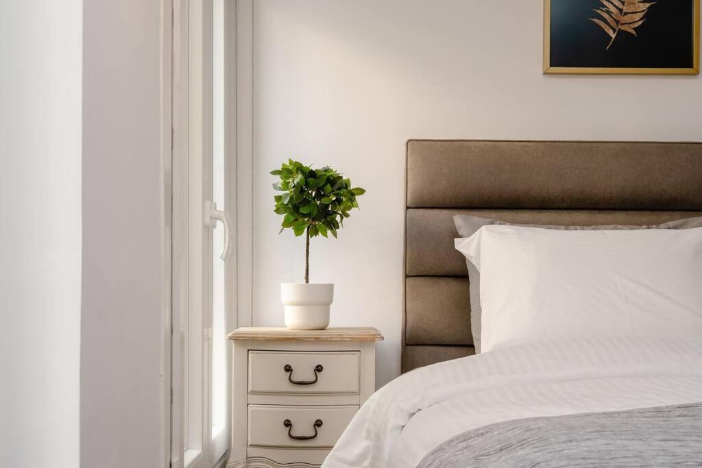 Modern Two Level Apartment In The Heart Of 아테네 외부 사진