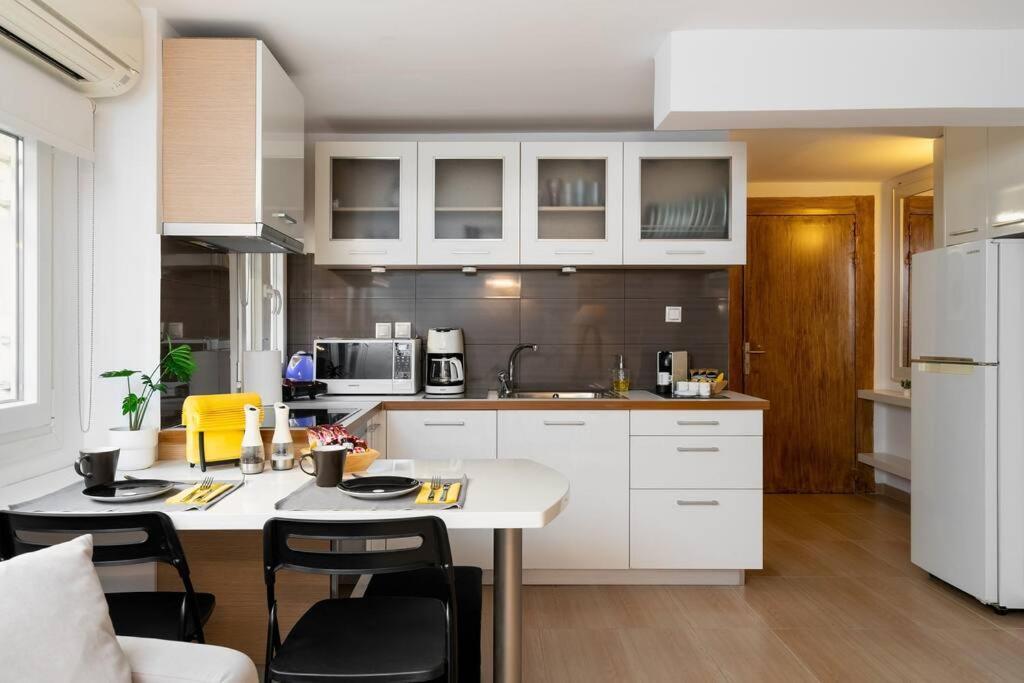 Modern Two Level Apartment In The Heart Of 아테네 외부 사진