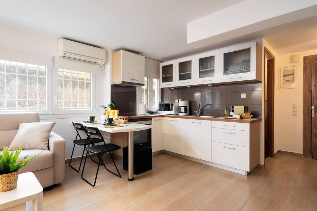 Modern Two Level Apartment In The Heart Of 아테네 외부 사진